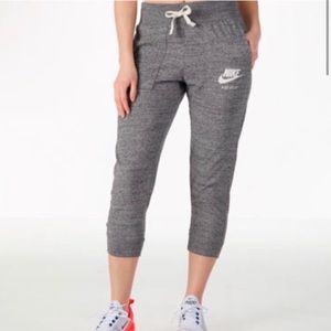 Nike Cropped Joggers Heather Gray Size Medium